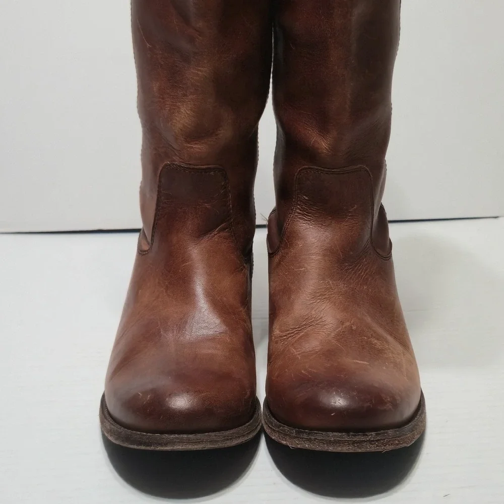 Frye has lot